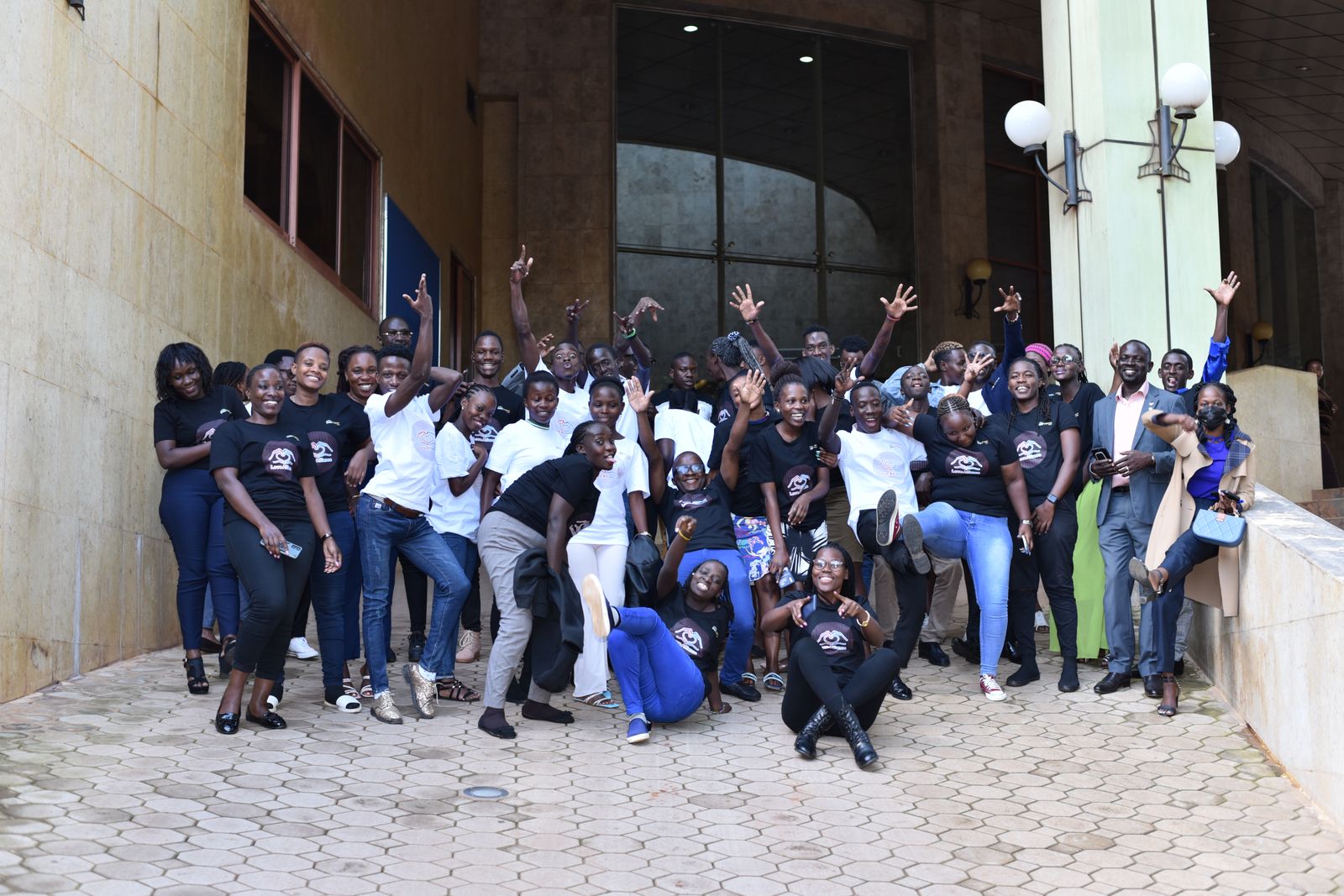 PEERU Empowers Young People to Dream, Lead and Create a Better Future.